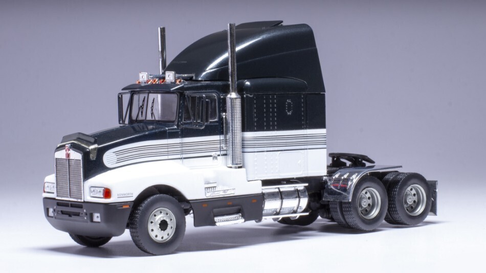 1:43 Ixo - Kenworth T600 A, black/white, 1986