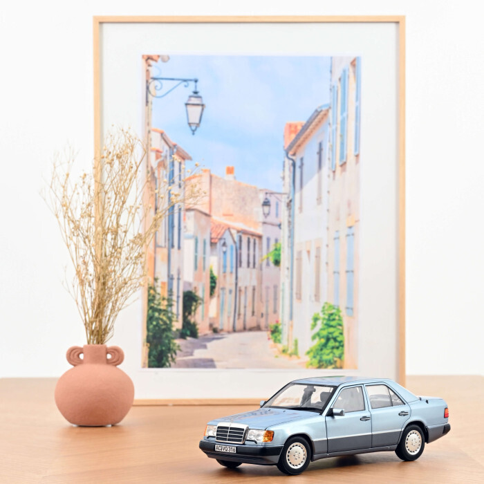 1:18 Norev - Mercedes E-Klasse 230E 1990 Light Blue