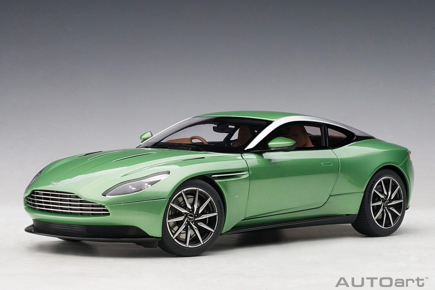 1:18 Autoart - Aston Martin DB11 (Apple Tree Green)