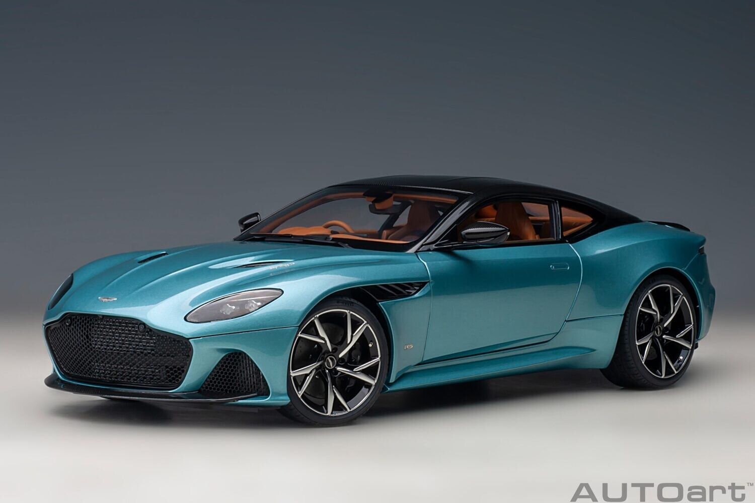 1:18 Autoart - Aston Martin DBS Superleggera (Caribbean Pearl Blue)