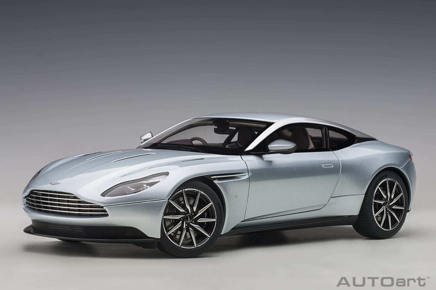1:18 Autoart - Aston Martin DB11 (Skyfall Silver)