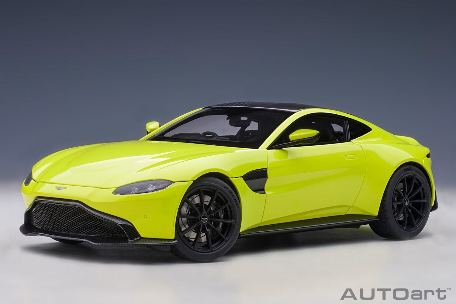 1:18 Autoart - Aston Martin Vantage 2019 (Lime Essence)