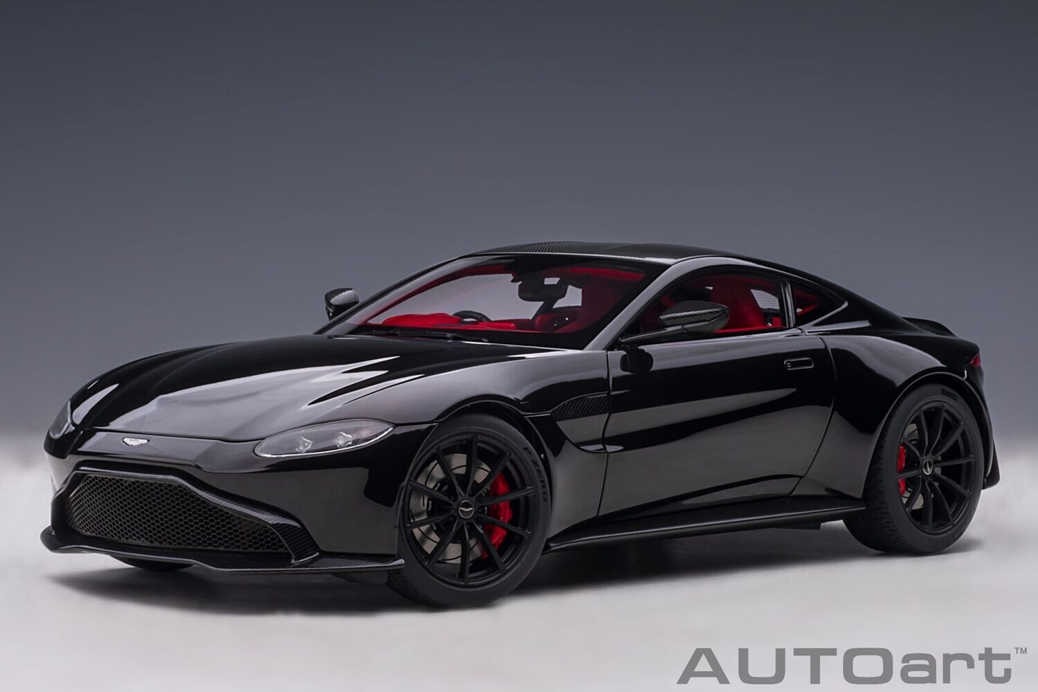 1:18 Autoart - Aston Martin Vantage 2019 (Jet Black)