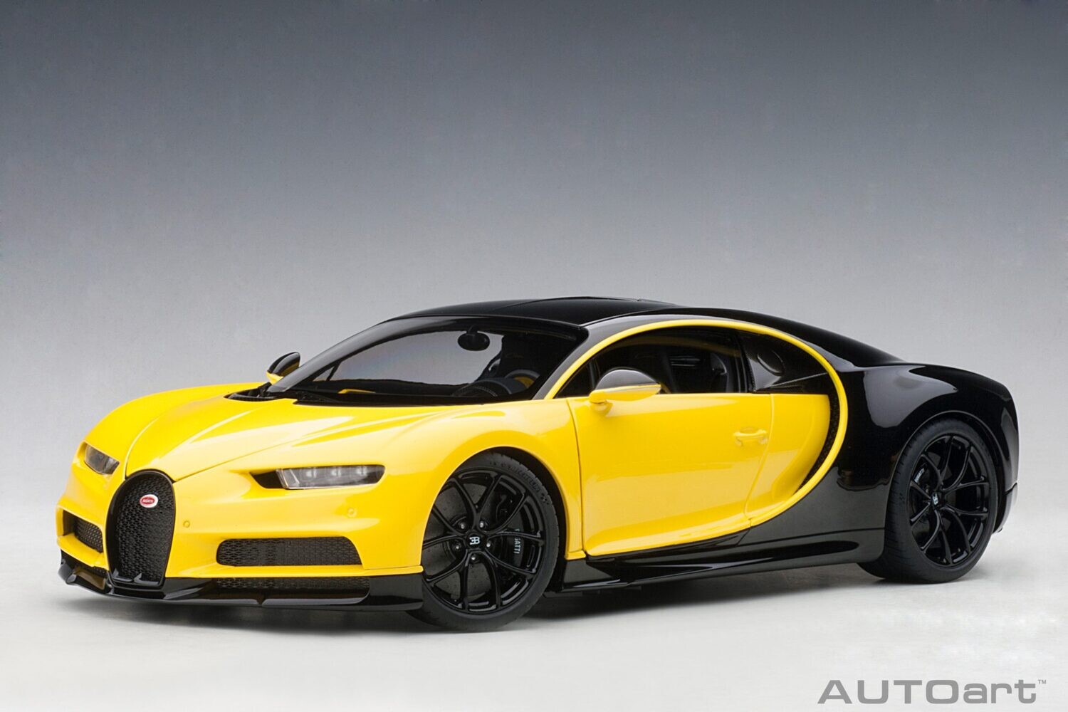 1:18 Autoart - Bugatti Chiron (Jaune Molsheim/Nocturne Black)
