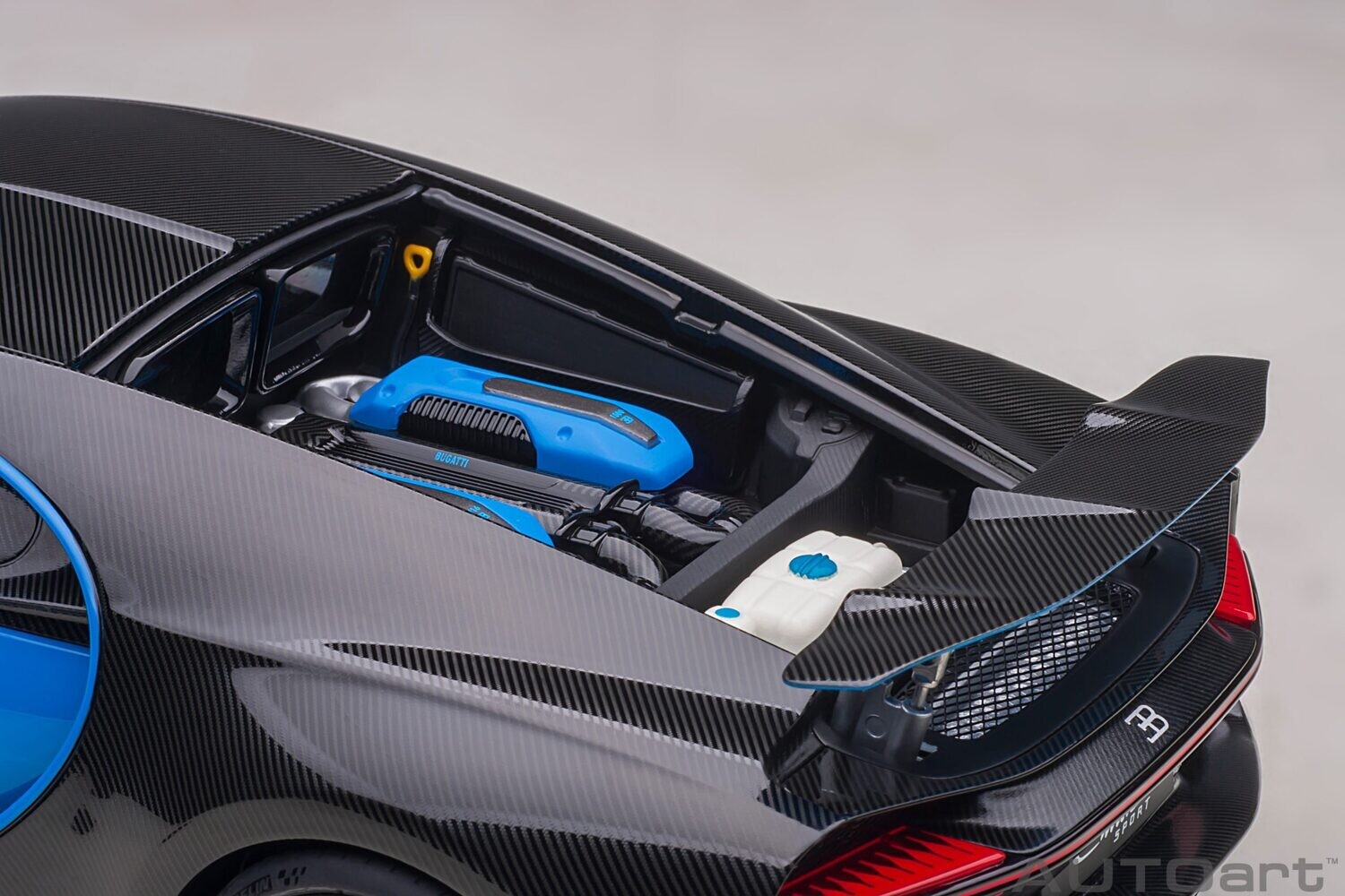 1:18 Autoart - Bugatti Chiron Sport (French Racing Blue/Carbon)