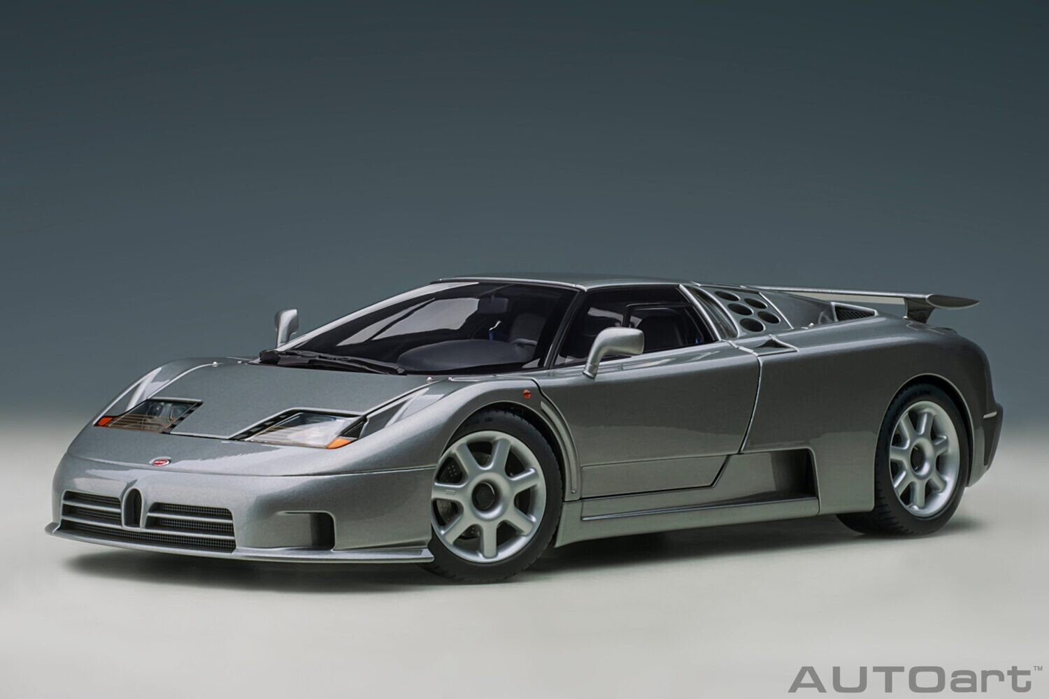 1:18 Autoart - Bugatti EB110 SS (Grigio Metallizzato)
