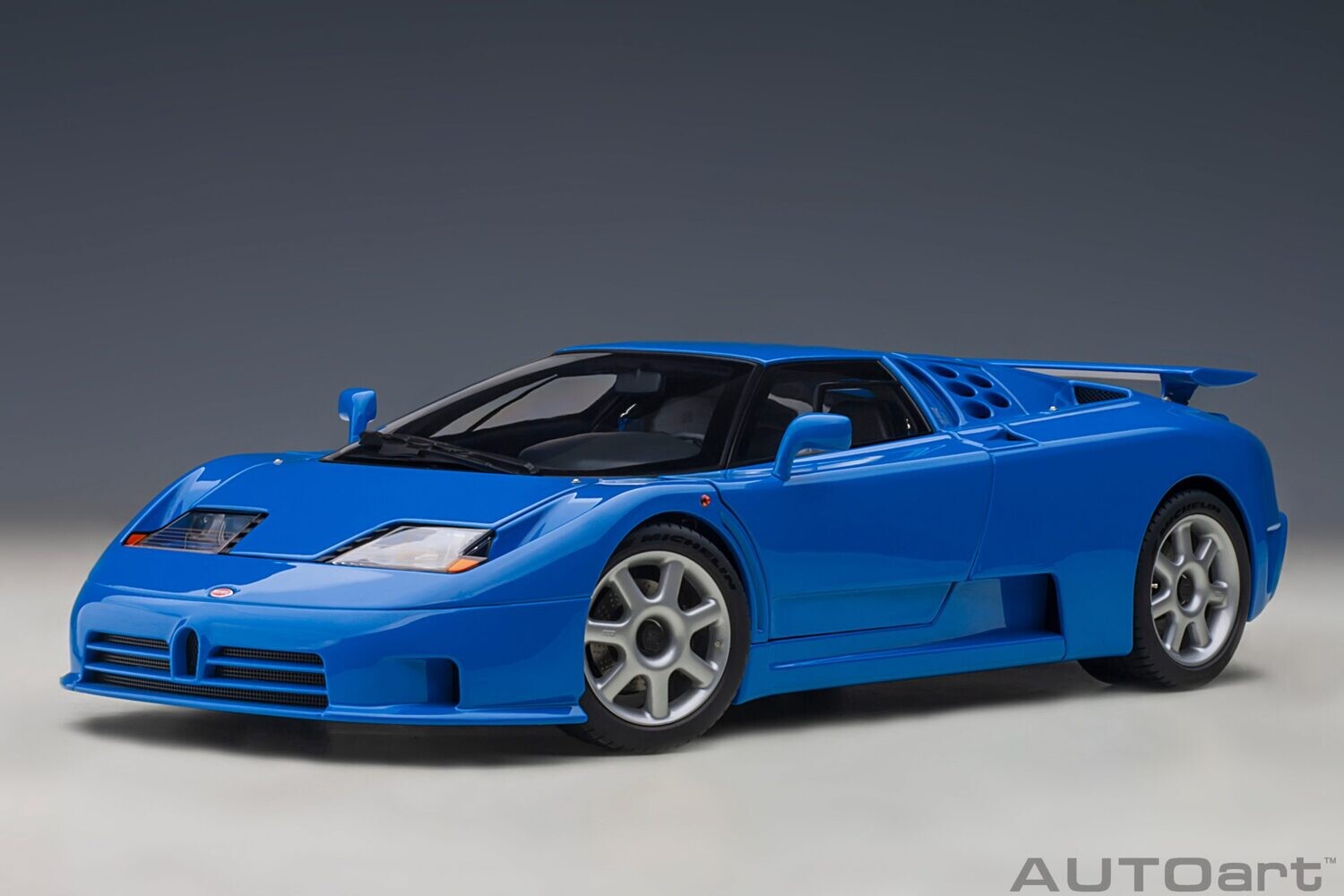 1:18 Autoart - Bugatti EB110 SS (French Racing Blue)