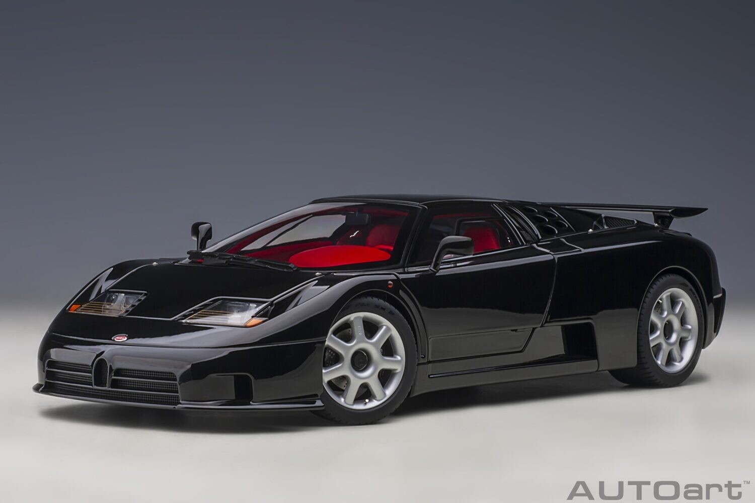 1:18 Autoart - Bugatti EB110 SS (Nero Vernice)