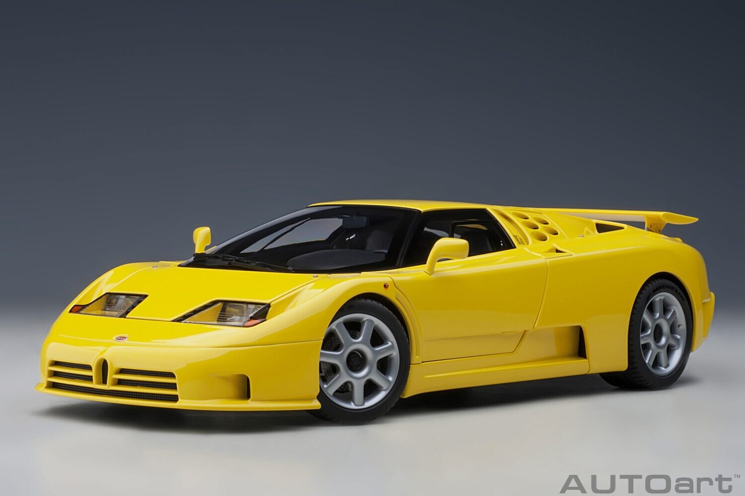 1:18 Autoart - Bugatti EB110 SS (Giallo Bugatti)