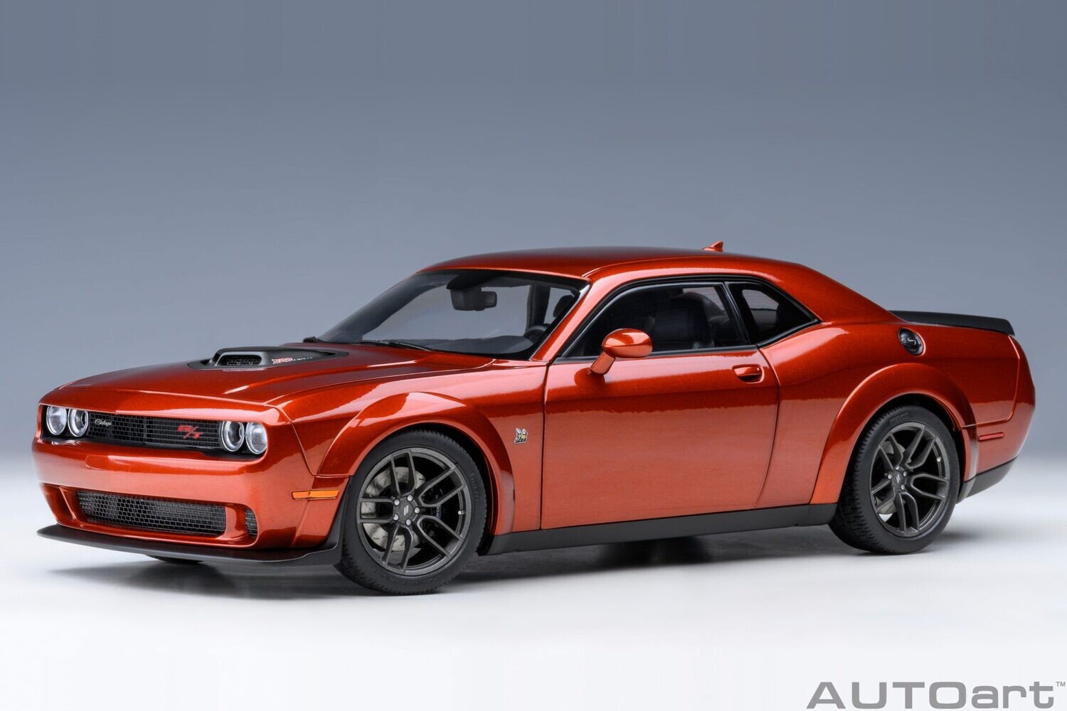 1:18 Autoart - Dodge Challenger R/T Scat Pack Shaker Widebody 2022 (Sinamon Stick)