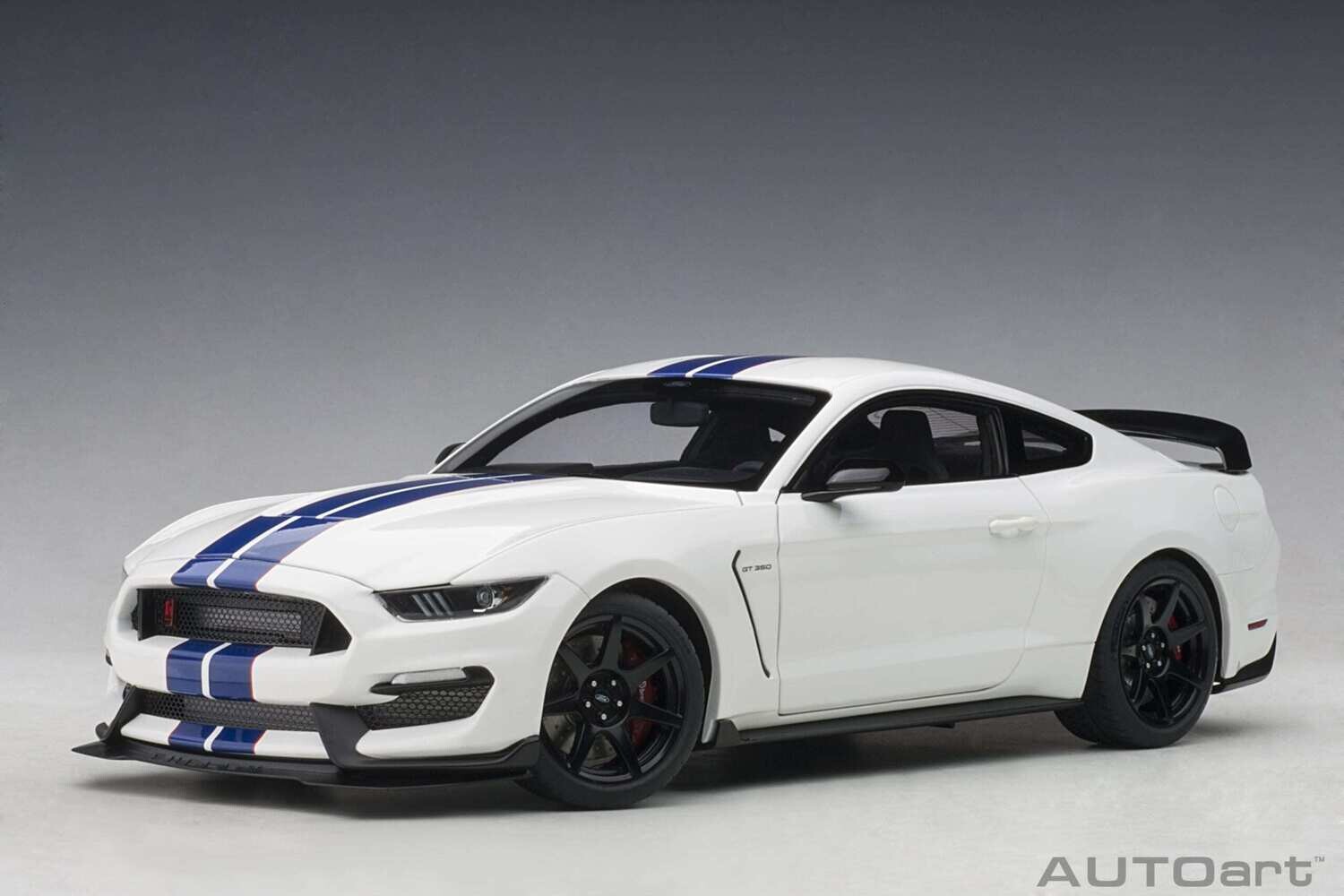 1:18 Autoart - Ford Mustang Shelby GT-350R (Oxford White) with Lightning Blue Stripes