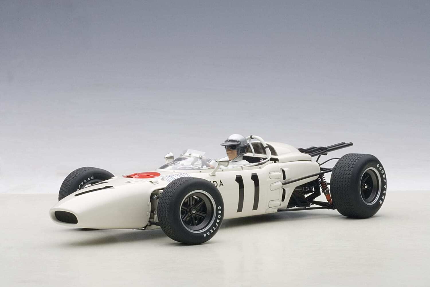 1:18 Autoart - Honda RA272 F1 Grand Prix Mexico 1965 #11 (with driver figurine) R.Ginther