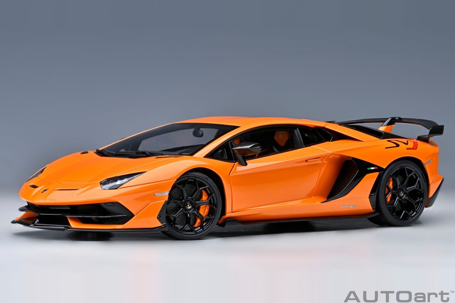 1:18 Autoart - Lamborghini Aventador SVJ (Arancio Atlas)