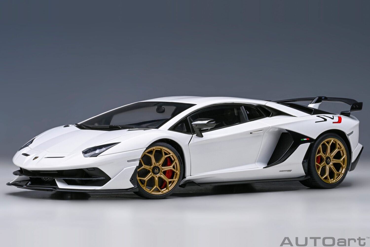 1:18 Autoart - Lamborghini Aventador SVJ (Bianco Asopo)