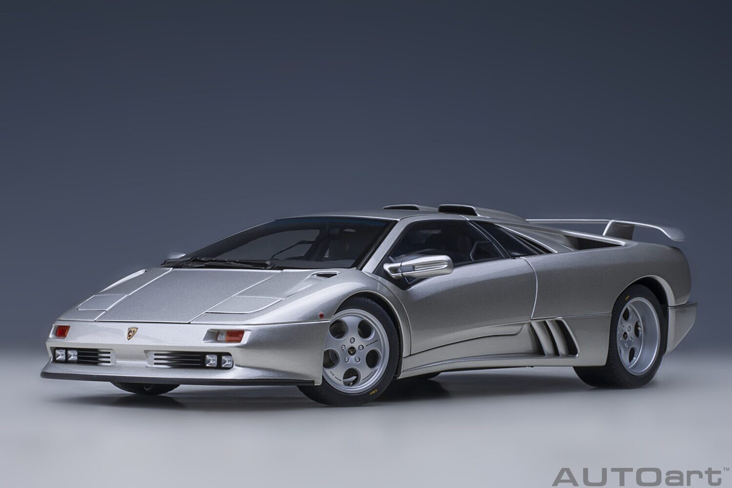1:18 Autoart - Lamborghini Diablo SE JOTA (Titanio)