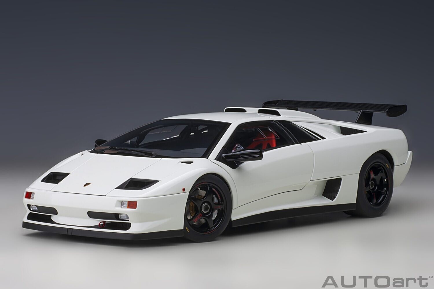 1:18 Autoart - Lamborghini Diablo SV-R (Impact White)