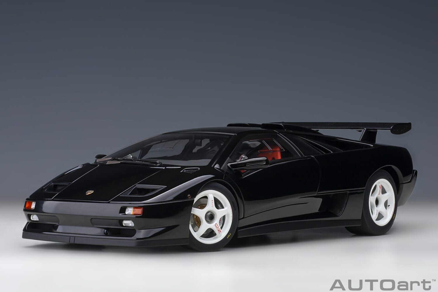 1:18 Autoart - Lamborghini Diablo SV-R (Deep Black)