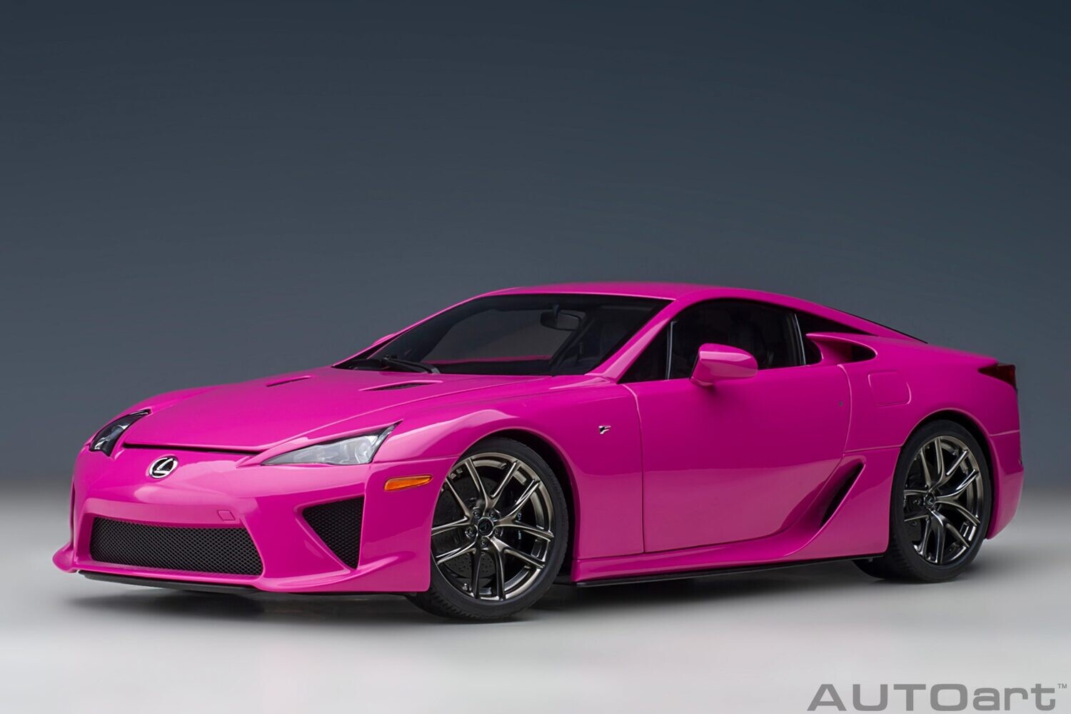 1:18 Autoart - Lexus LFA (Passionate Pink)