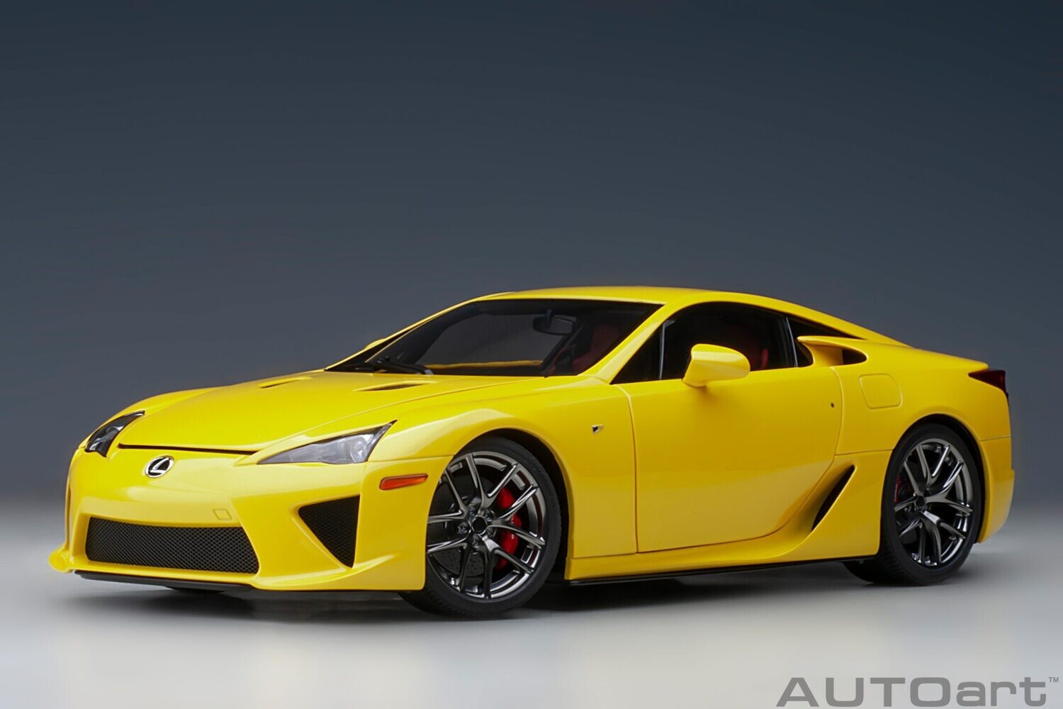 1:18 Autoart - Lexus LFA (Pearl Yellow)