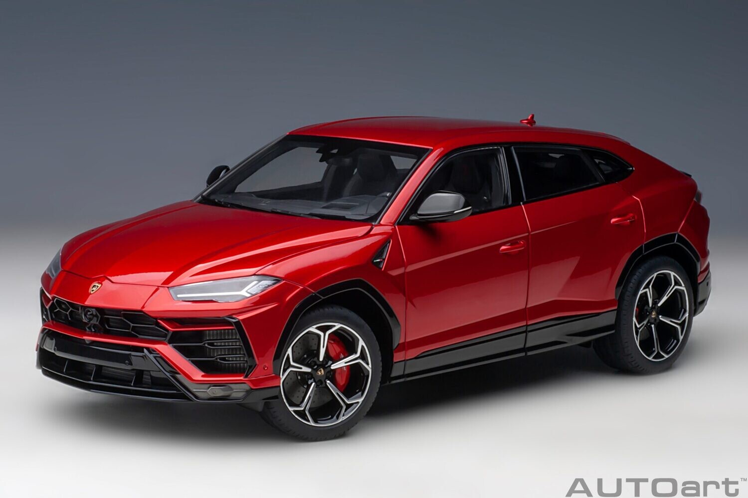 1:18 Autoart - Lamborghini Urus (Rosso Efesto)