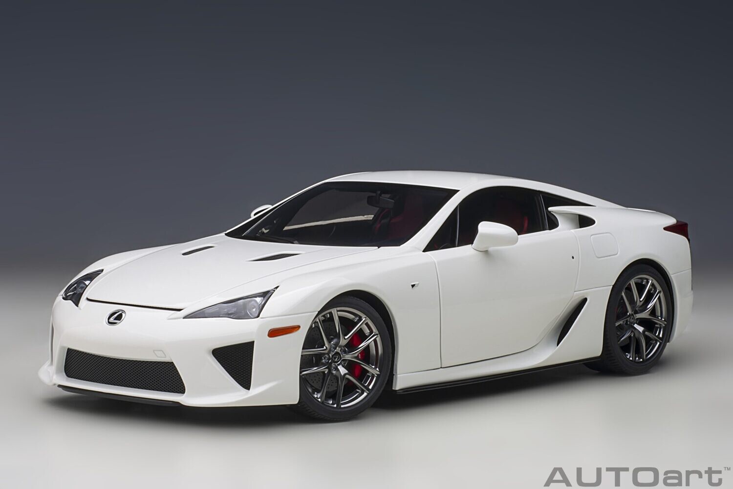 1:18 Autoart - Lexus LFA (Whitest White)