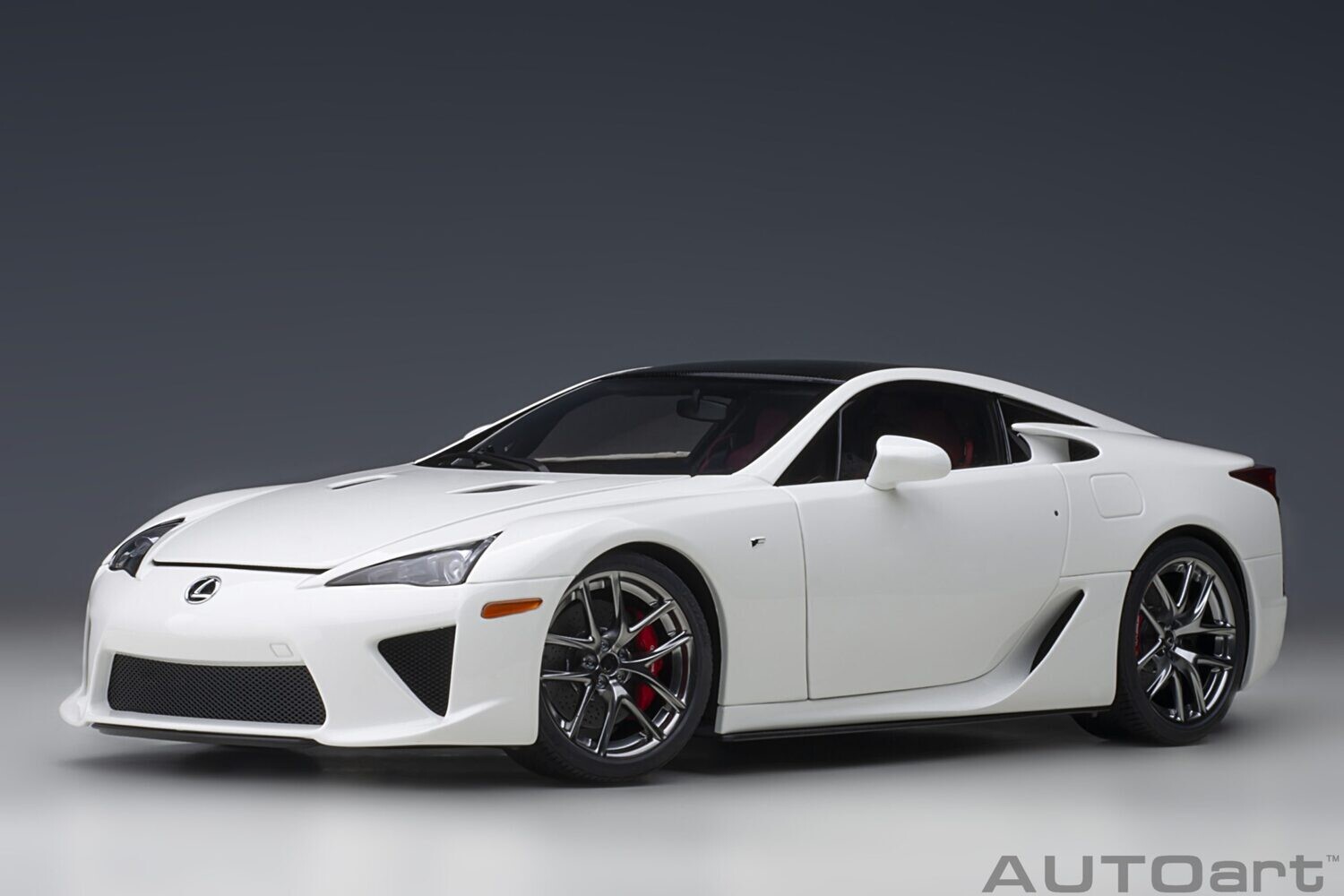 1:18 Autoart - Lexus LFA (Whitest White/Carbon)