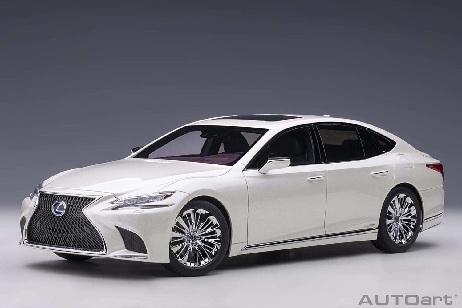 1:18 Autoart - Lexus LS 500h (Sonic White Metallic)
