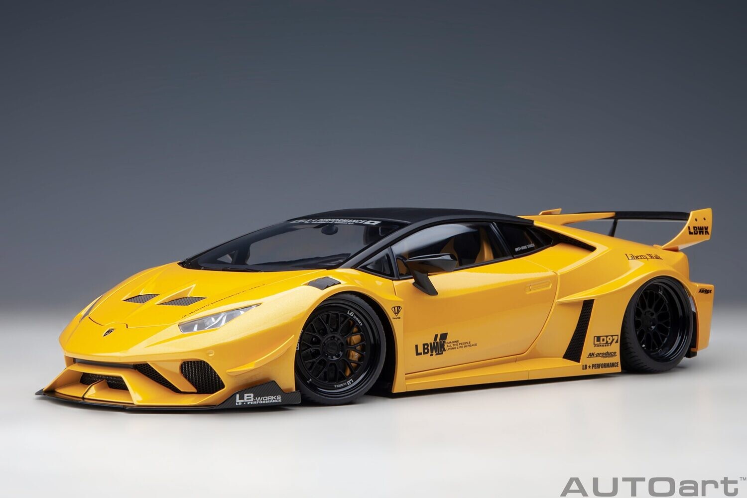 1:18 Autoart - Liberty Walk LB Silhouette Lamborghini Huracan GT (Metallic Yellow)
