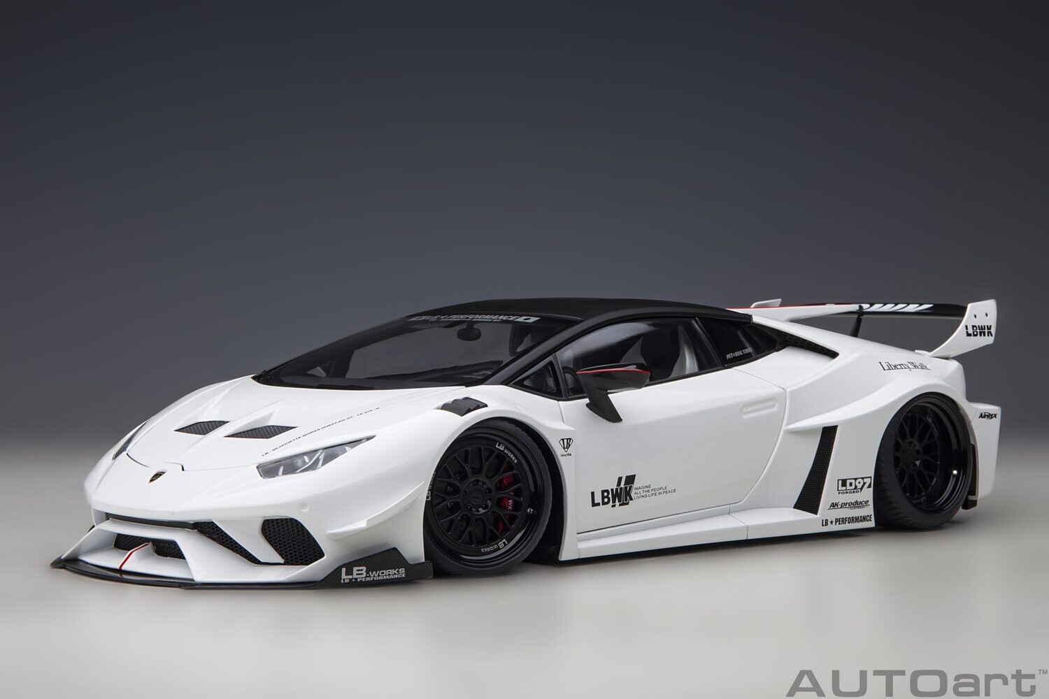 1:18 Autoart - Liberty Walk LB Silhouette Lamborghini Huracan GT (White)