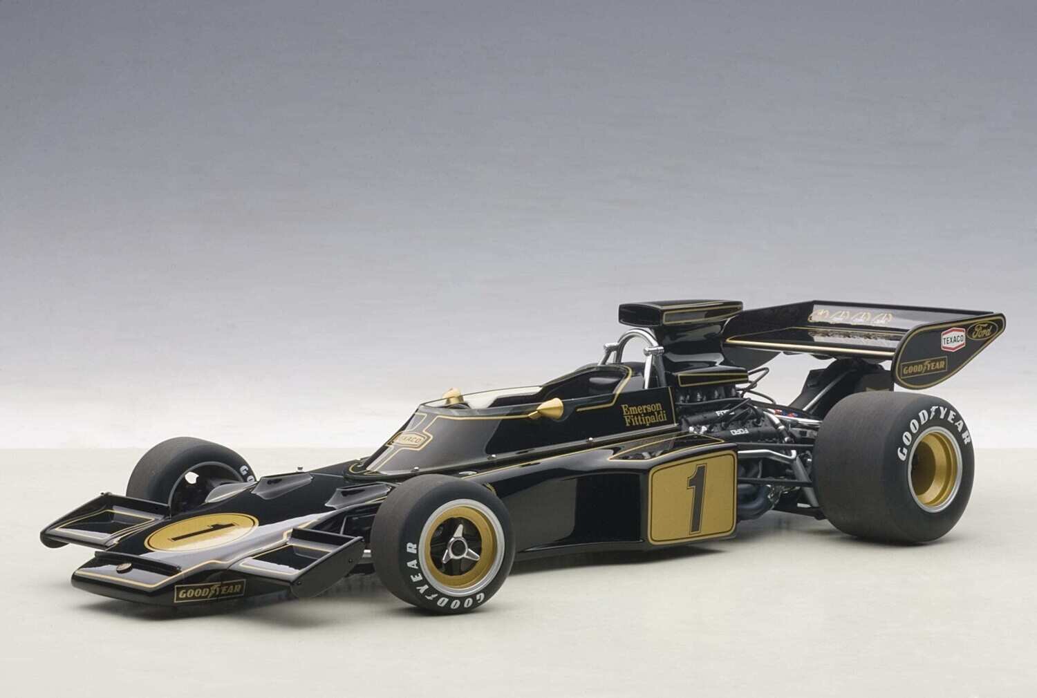 1:18 Autoart - Lotus 72E 1973 #1 E.Fittipaldi