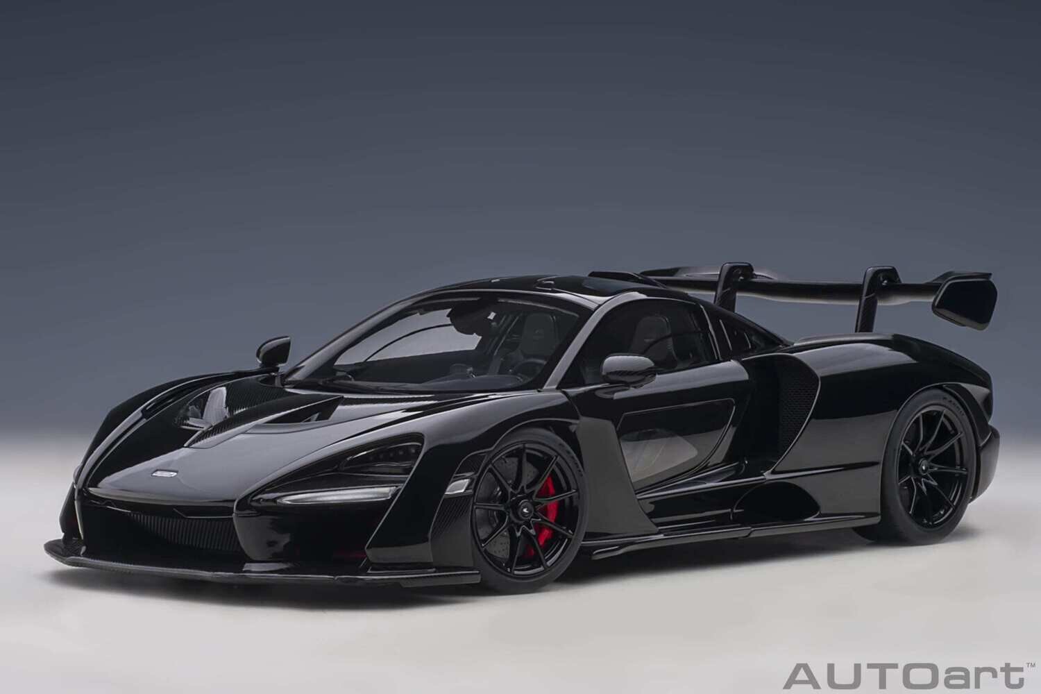 1:18 Autoart - McLaren Senna (Stealth Cosmos)