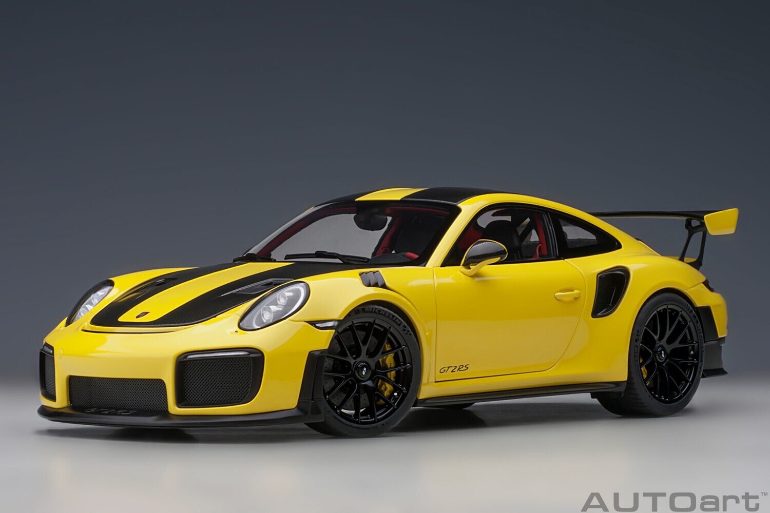 200020008 Autoart   Porsche 920002000 992000.200 GT200 RS Weissach Package Racing Yellow