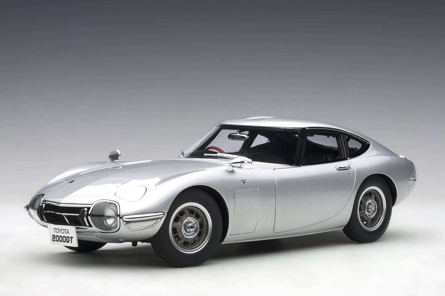 1:18 Autoart - Toyota 2000GT (Silver)livery)
