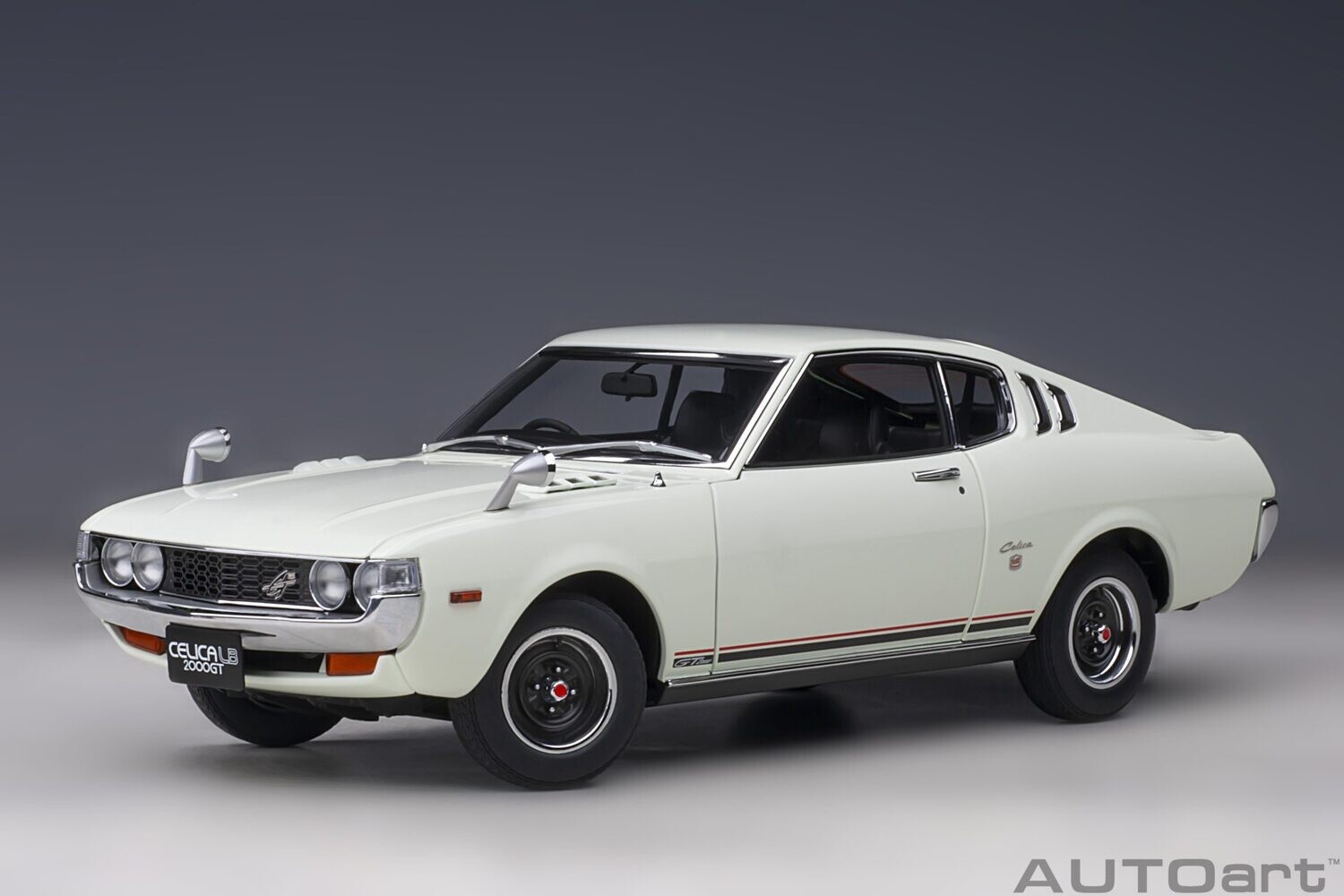 1:18 Autoart - Toyota Celica Liftback 2000GT (RA25) 1973 (White)