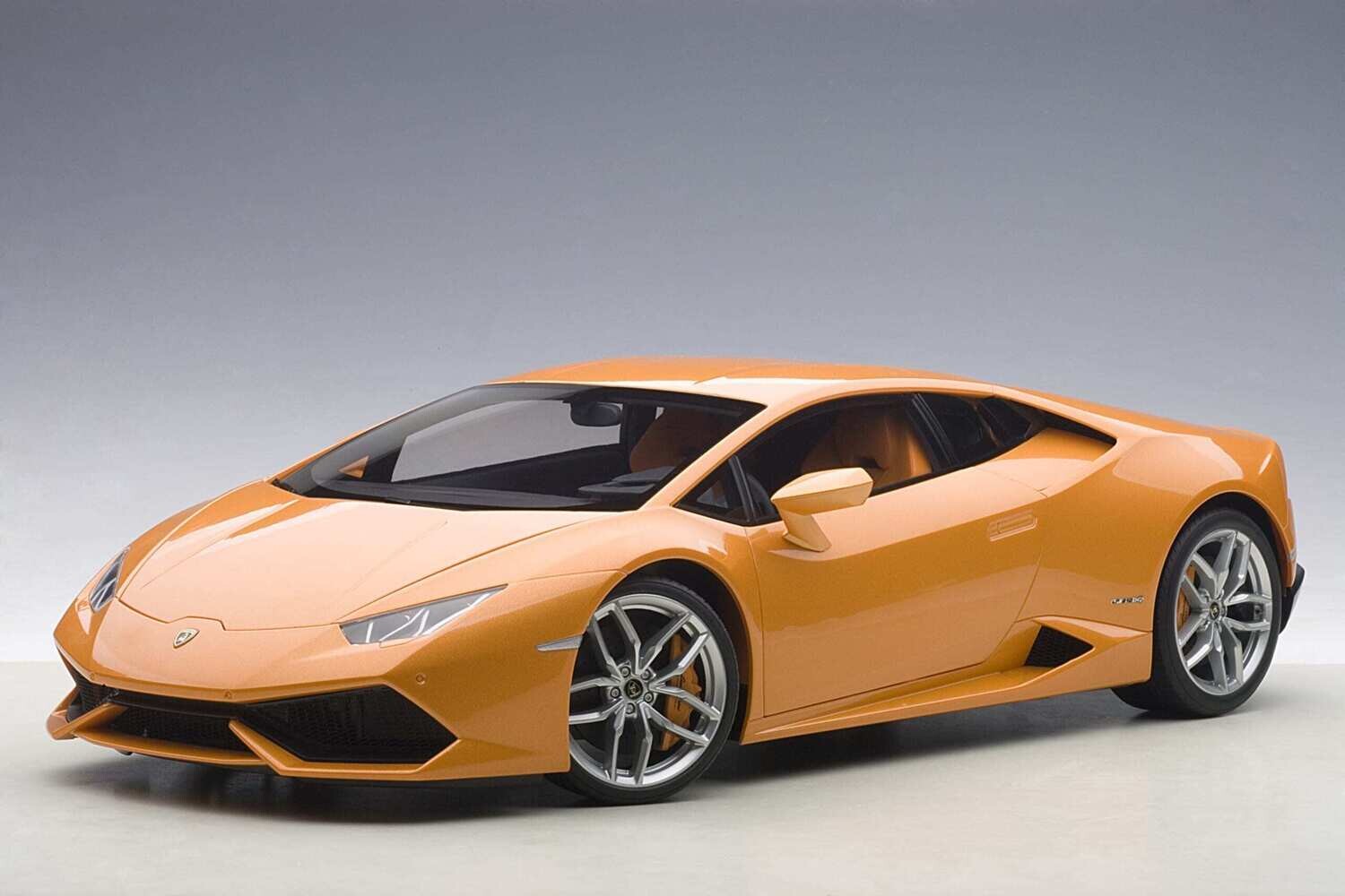 1:12 Autoart - Lamborghini Huracan LP610-4 (Arancio Borealis)