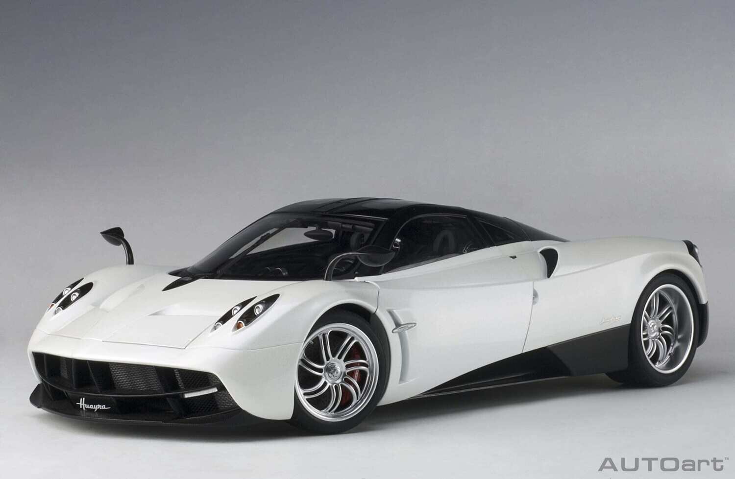 1:12 Autoart - Pagani Huayra (White Metallic)