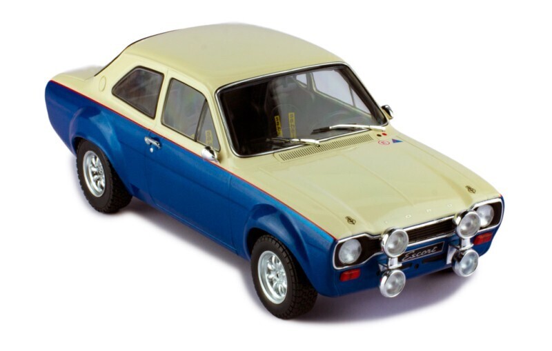 1:18 Ixo - Ford Escort MK1 RS 1600, weiss/metallic-blau, 1974 1:18 Ixo - Ford Escort MK1 RS 1600, weiss/metallic-blau, 1974