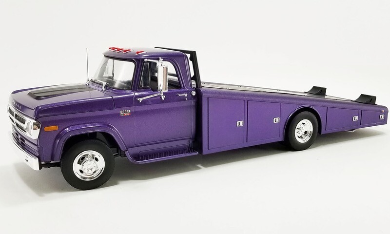 1:18 ACME - 1970 Dodge D300 Ramp Truck, Mopar plum crazy