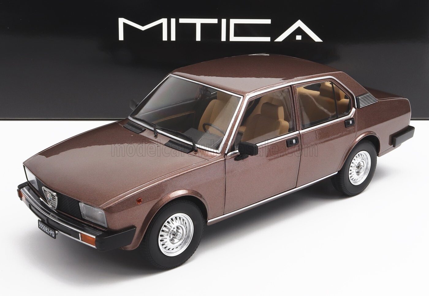 1:18 Mitica Diecast - Alfa Romeo Alfetta 2000 TD Turbo Diesel 1979 Luci Di Bosco Metallic 524