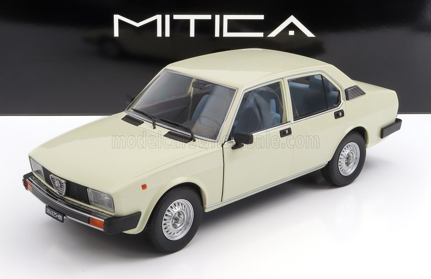 1:18 Mitica Diecast - Alfa Romeo Alfetta Berlina 2000L 1978 Ivory 103
