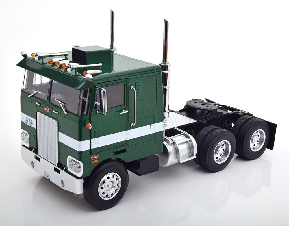 1:18 Road Kings - Peterbilt 352 Pacemaker 1977-1979 grünmetallic/weiß