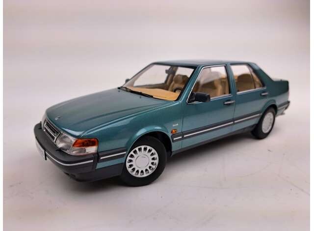 1:18 Triple9 - 1990 Saab 9000 CD Turbo, green metallic
