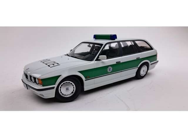 1:18 Triple9 - 1996 BMW 5-series Touring E34 *Polizei*, white/green 1:18 Triple9 - 1996 BMW 5-series Touring E34 *Polizei*, white/green