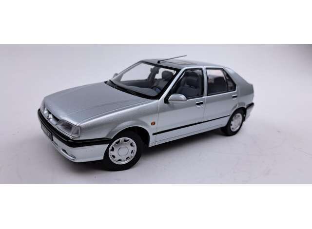 1:18 Triple9 - 1994 Renault 19, silver metallic