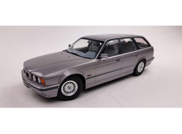 1:18 Triple9 - 1996 BMW 5-series Touring E34, artic silver