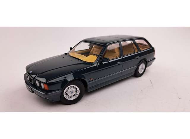 1:18 Triple9 - 1996 BMW 5-series Touring E34, oxford green metallic