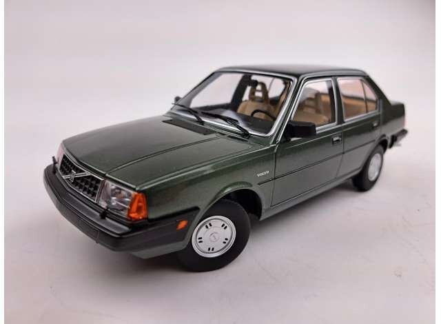 1:18 Triple9 - 1987 Volvo 340, green metallic with beige interior