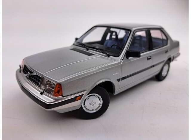 1:18 Triple9 - 1987 Volvo 360, silver-grey metallic with blue interior