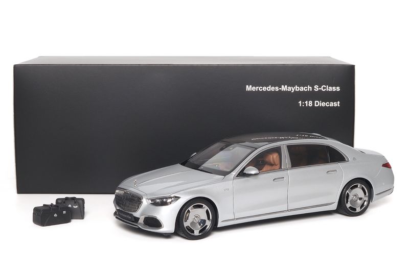 1:18 Almost Real - Mercedes-Maybach S-Class - 2021 - Nautical Blue/Cirrus Silver 1:18 Almost Real - Mercedes-Maybach S-Class - 2021 - Nautical Blue/Cirrus Silver