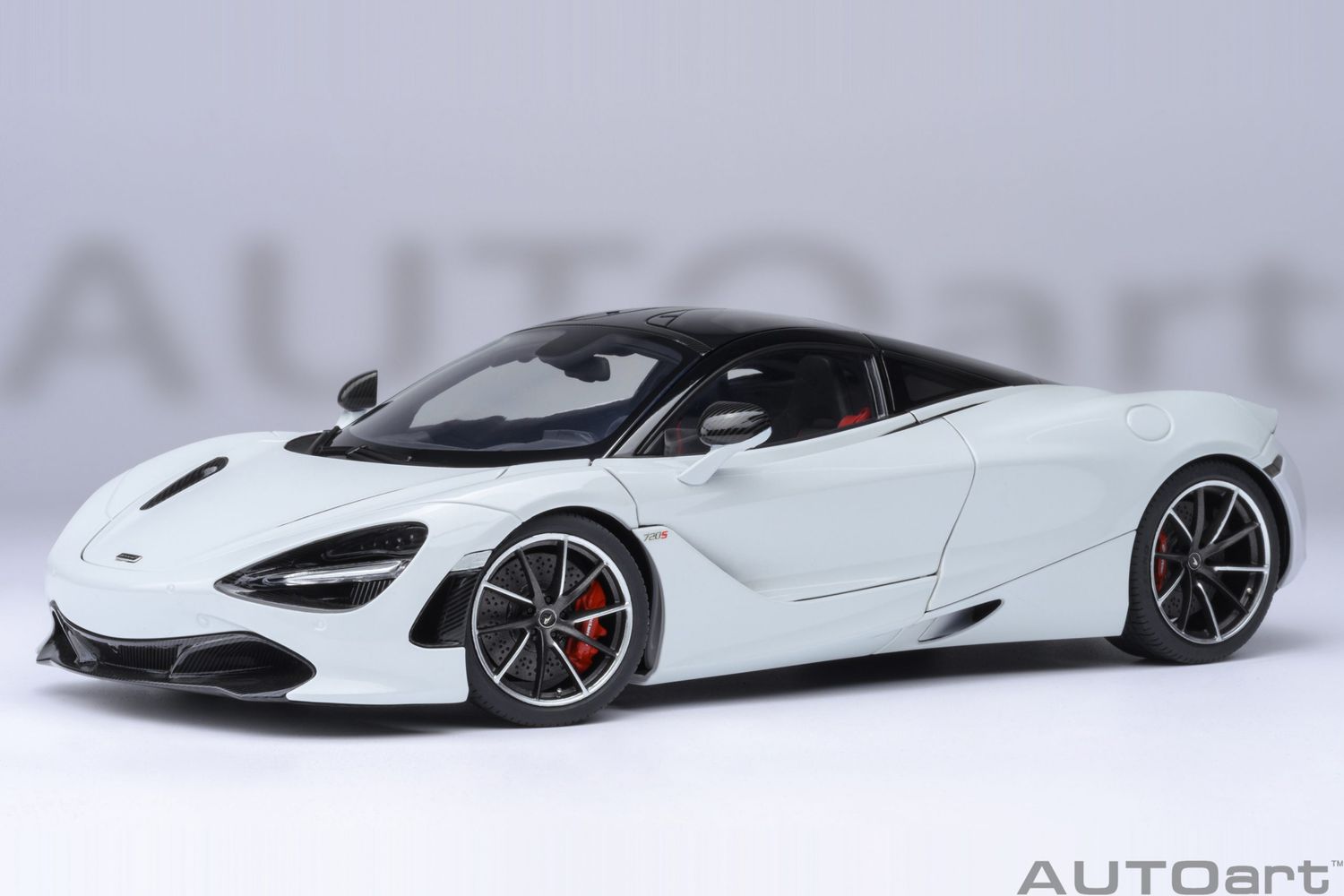 1:18 Autoart - McLaren 720S (Silica White)